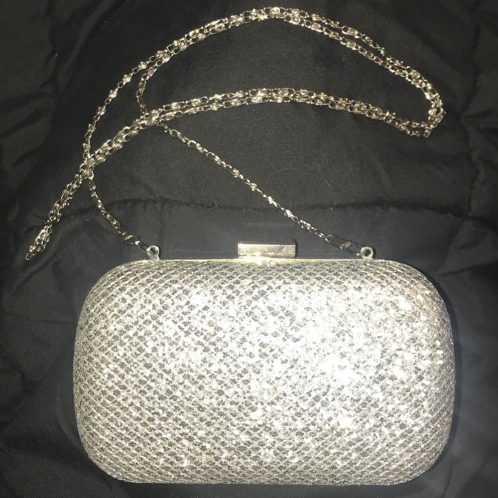 Silver clutch bag, with detachable silver chain